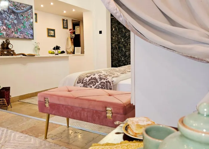 Апартаменти Attrait L'atelier View And Terrace Бухарест