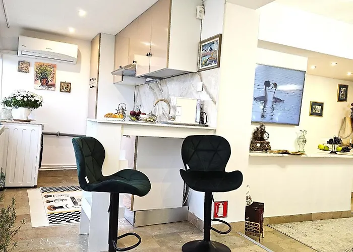 Апартаменти Attrait L'atelier View And Terrace Бухарест