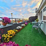 Attrait L'atelier View And Terrace アパート ブカレスト